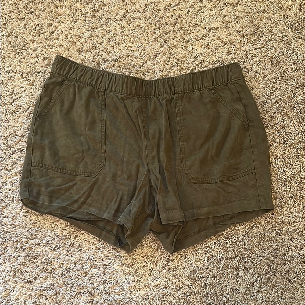 Old Navy - Olive Green Women's Shorts